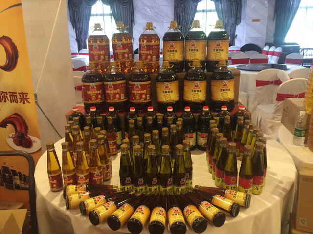 OEM Aromatic Pressed Squeezed Pure Sesame Oil for Food Cooking